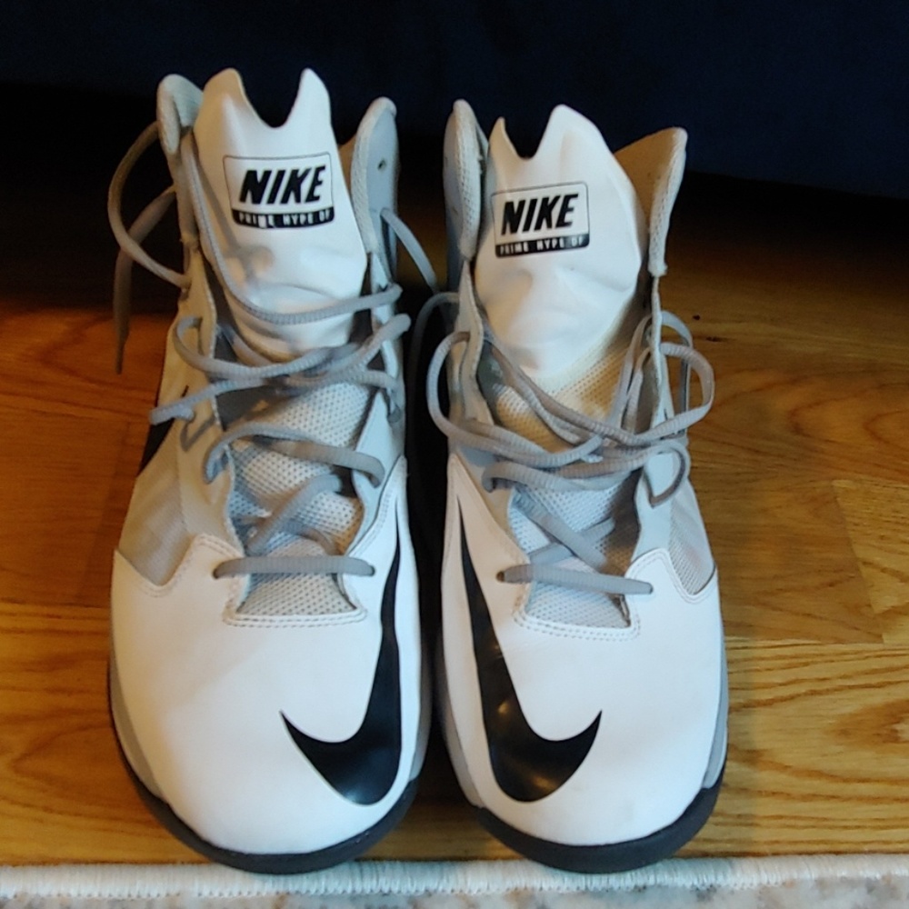 NIKE Prime Hype DF mens basketball size 11.5